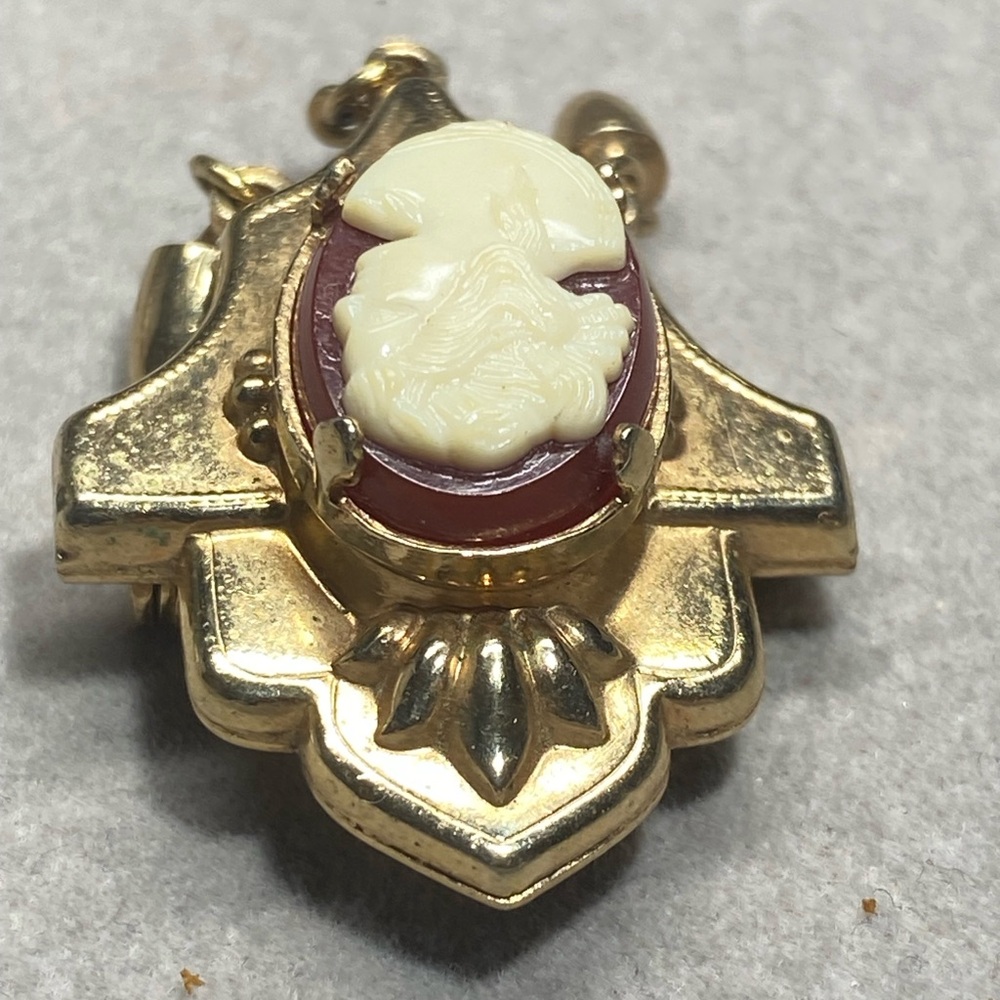 Vintage Style Cameo Brooch Gold Tone Dangle Victorian Lady - Picture 3 of 5